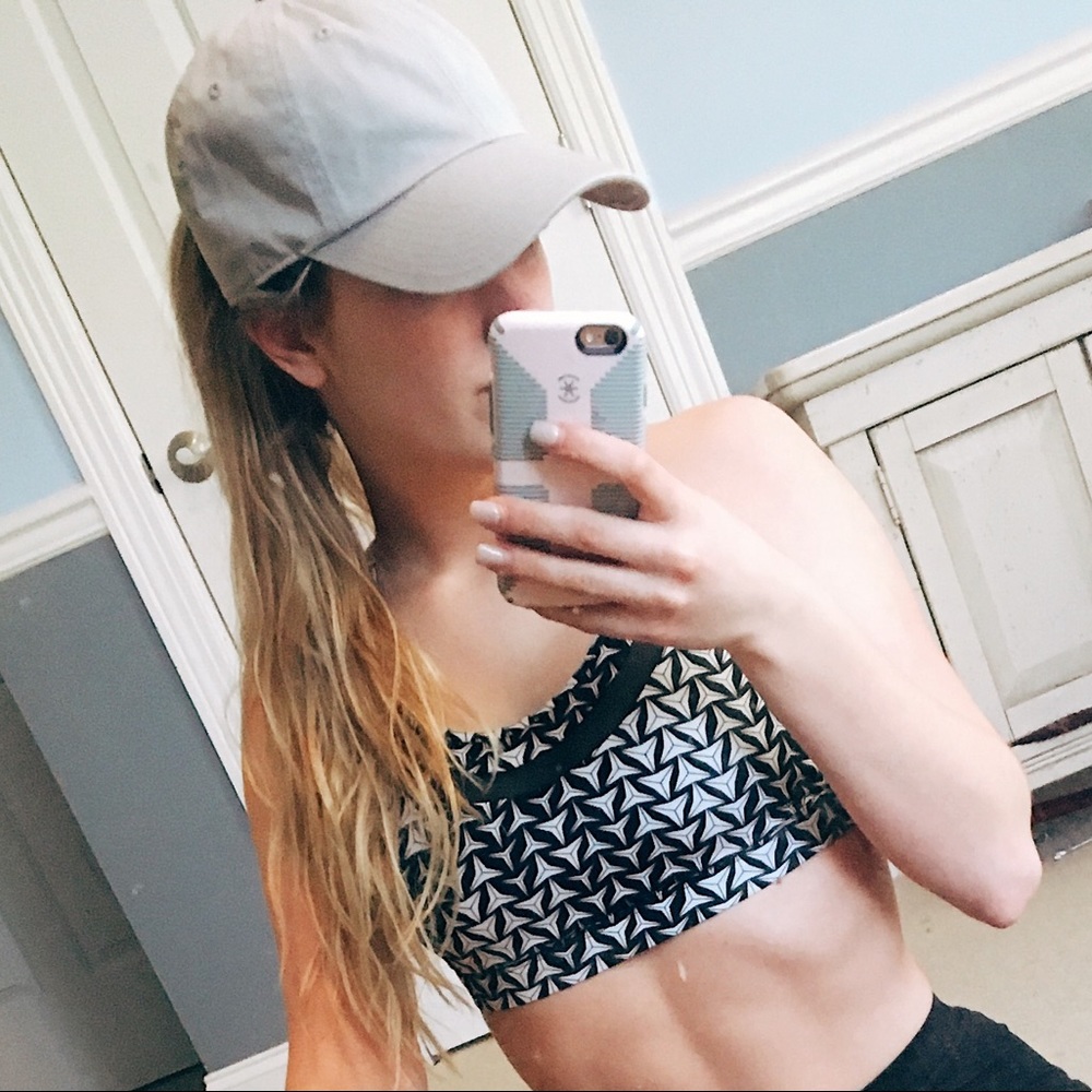 Light grey baseball hat⭐️